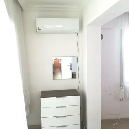 A Flat In A דירה